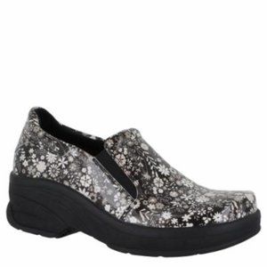 Easy Works Women's Appreciate Health Care shoe